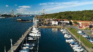 Dockyard Hotel