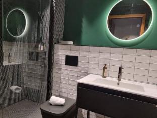 Snug room with free breakfast in a hotel