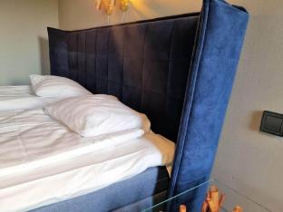 Snug room with free breakfast in a hotel