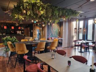 Snug room with free breakfast in a hotel