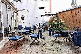 Spoton Hostel & Sportsbar