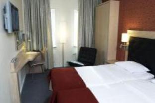 Spoton Hostel & Sportsbar